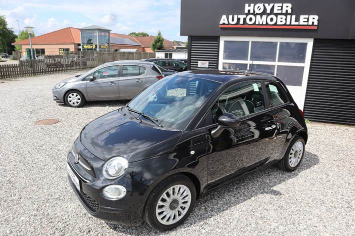 Sort Fiat 500 fra 2021 set udefra