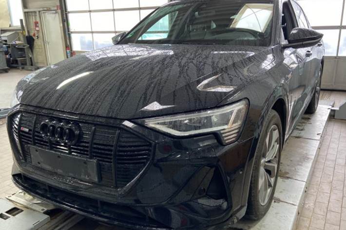 Sort Audi e-tron fra 2023