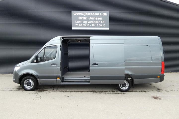 Grå Mercedes Sprinter 317 fra 2022
