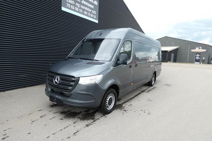 Grå Mercedes Sprinter 317 fra 2022
