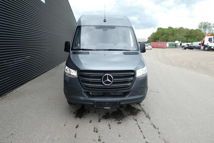 Grå Mercedes Sprinter 317 fra 2022