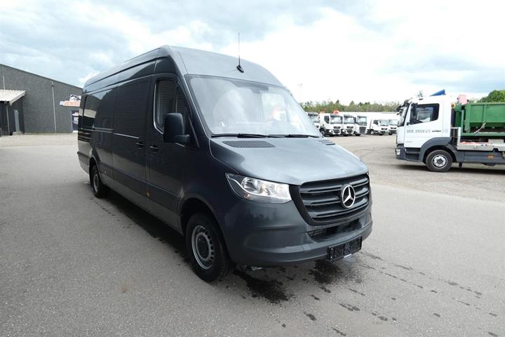 Grå Mercedes Sprinter 317 fra 2022