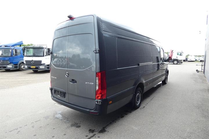 Grå Mercedes Sprinter 317 fra 2022