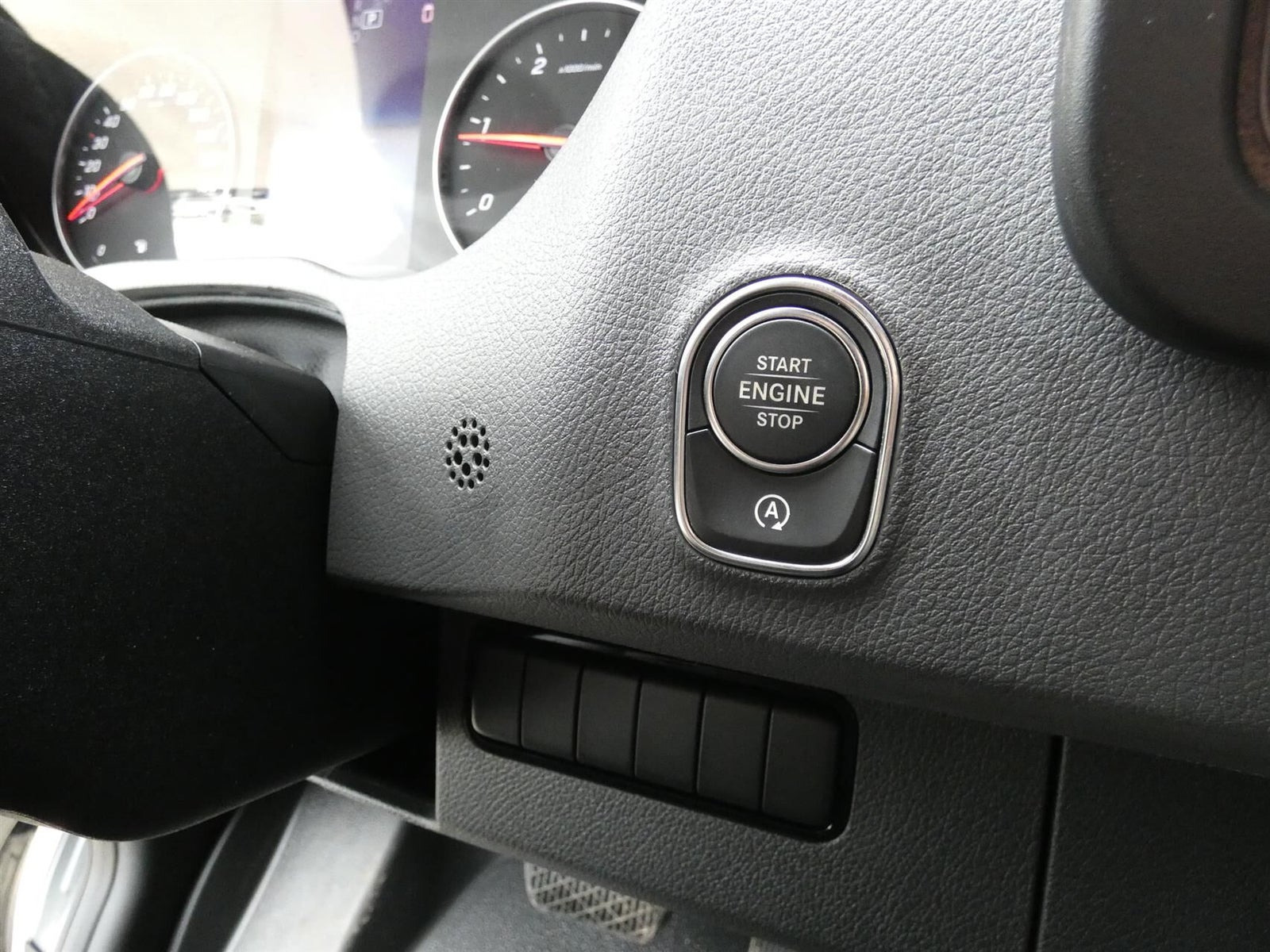 Grå Mercedes Sprinter 317 fra 2022