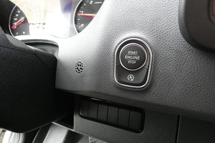 Grå Mercedes Sprinter 317 fra 2022