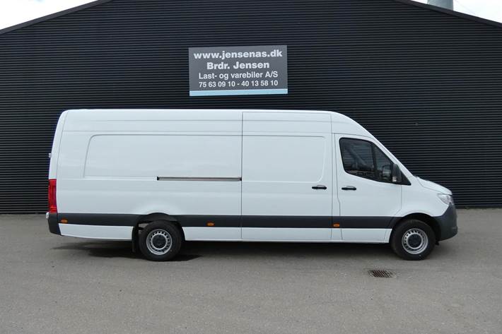 Hvid Mercedes Sprinter 317 fra 2022
