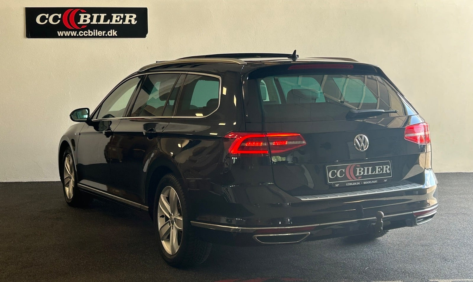 Blå VW Passat fra 2018