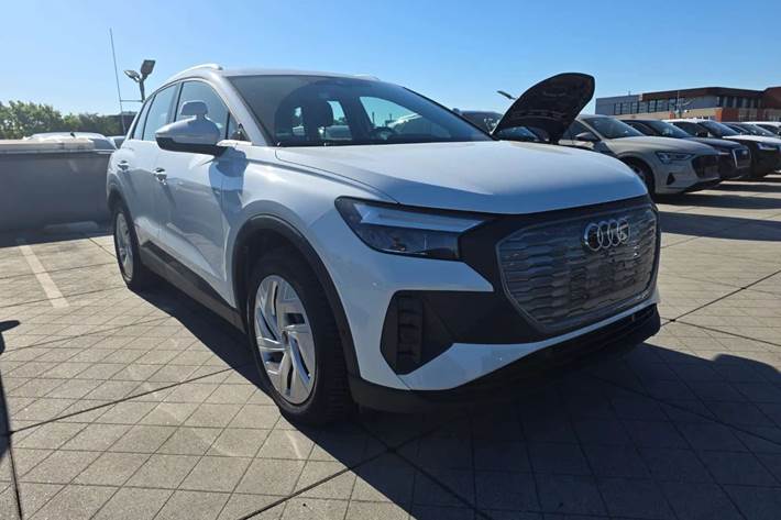 Hvid Audi Q4 e-tron fra 2023
