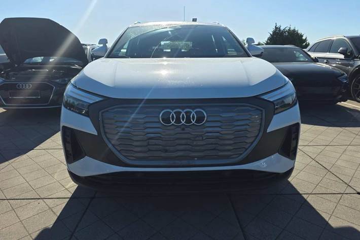 Hvid Audi Q4 e-tron fra 2023