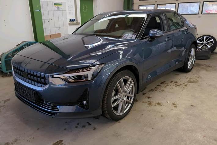 Blå Polestar 2 fra 2022