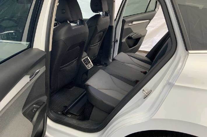 Hvid Skoda Enyaq fra 2022