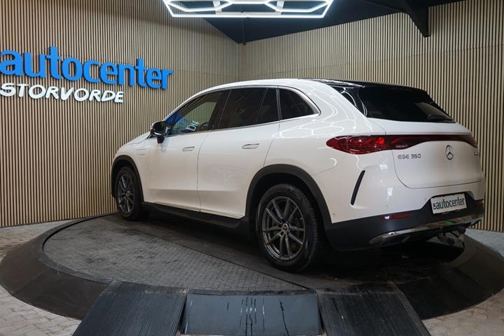 Hvid Mercedes EQE350 SUV fra 2025