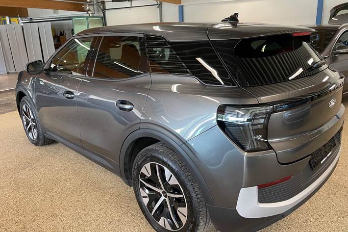Grå Ford Explorer fra 2025