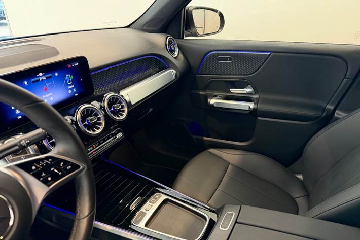 Sort Mercedes EQB300 fra 2025