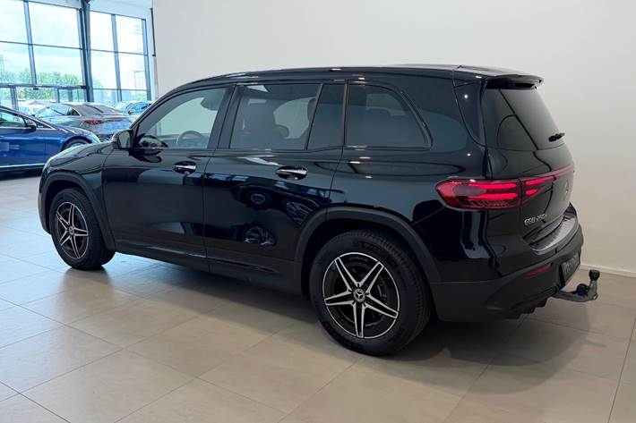 Sort Mercedes EQB250+ fra 2025