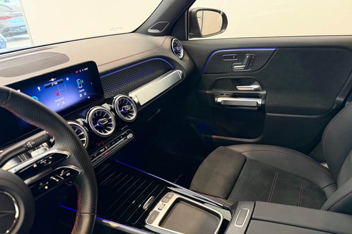 Sort Mercedes EQB250+ fra 2025
