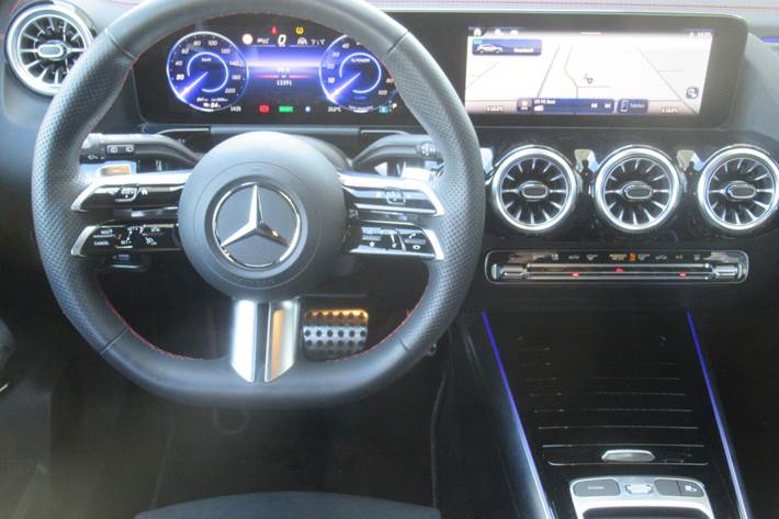 Grå Mercedes EQA 250+ fra 2024