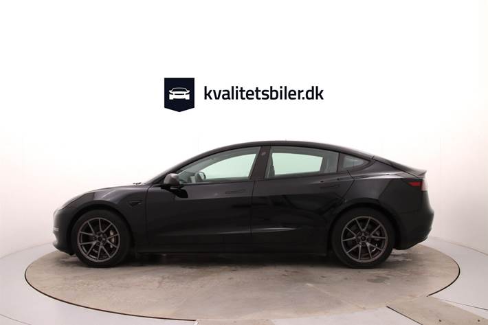 Sort Tesla Model 3 fra 2021