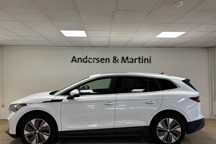 Hvid Skoda Enyaq fra 2023