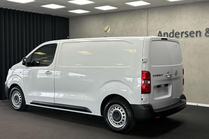 Hvid Opel Vivaro-e fra 2023