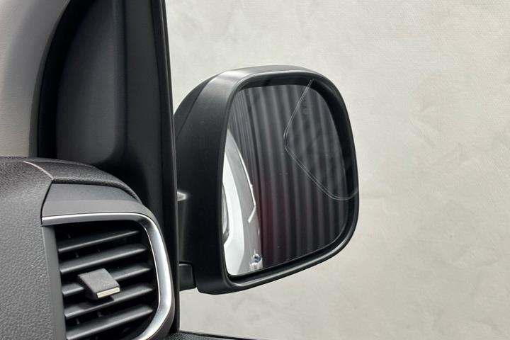 Hvid Opel Vivaro-e fra 2023