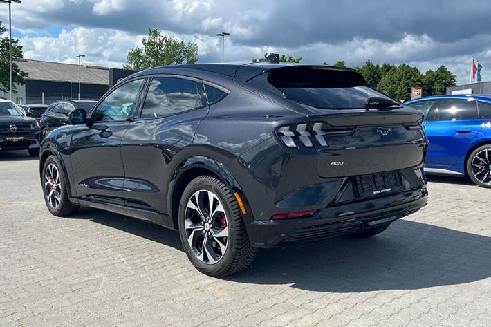 Grå Ford Mustang Mach-E fra 2022