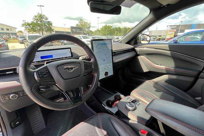 Grå Ford Mustang Mach-E fra 2022