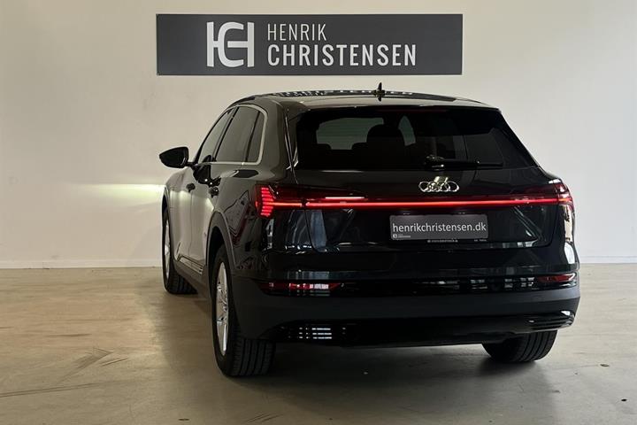 Sort Audi e-tron fra 2022