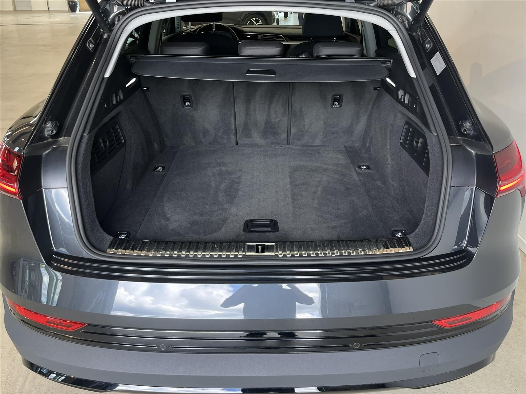 Sort Audi e-tron fra 2022