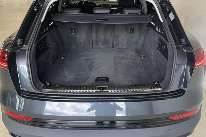 Sort Audi e-tron fra 2022
