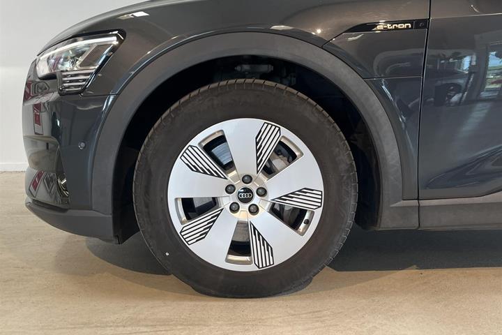 Sort Audi e-tron fra 2022