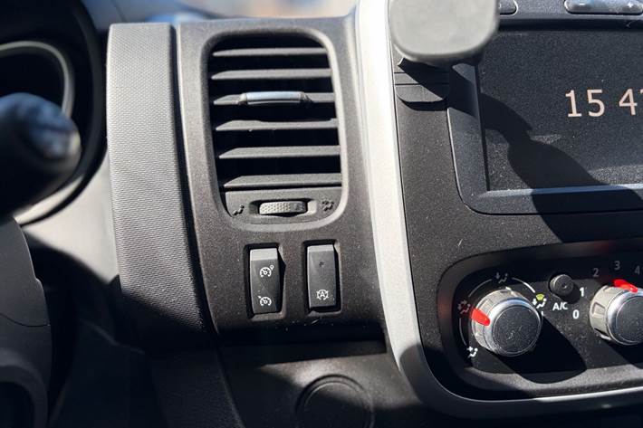Hvid Renault Trafic fra 2020
