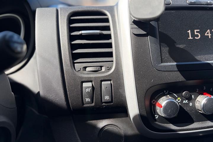 Hvid Renault Trafic fra 2020