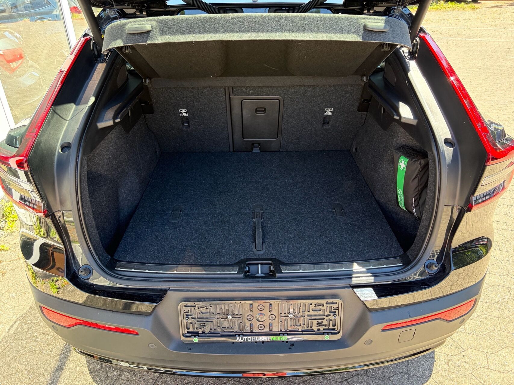 Sort Volvo C40 fra 2023