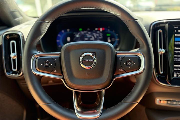 Sort Volvo C40 fra 2023