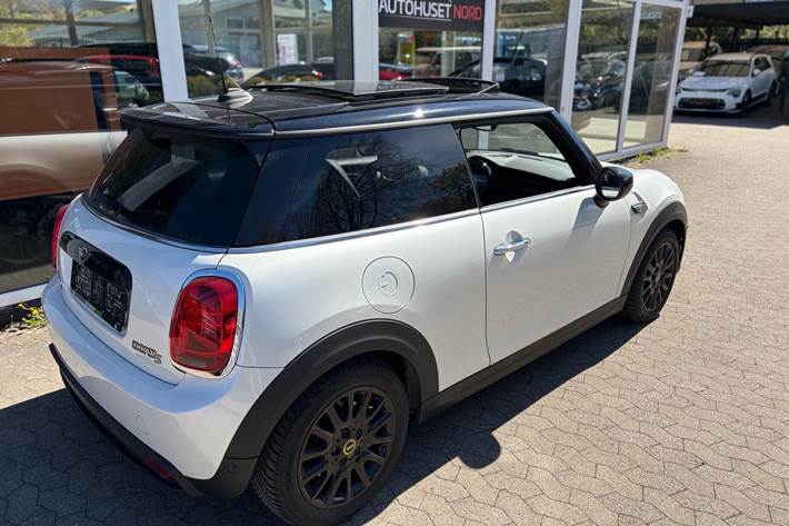 Hvid Mini Cooper fra 2023