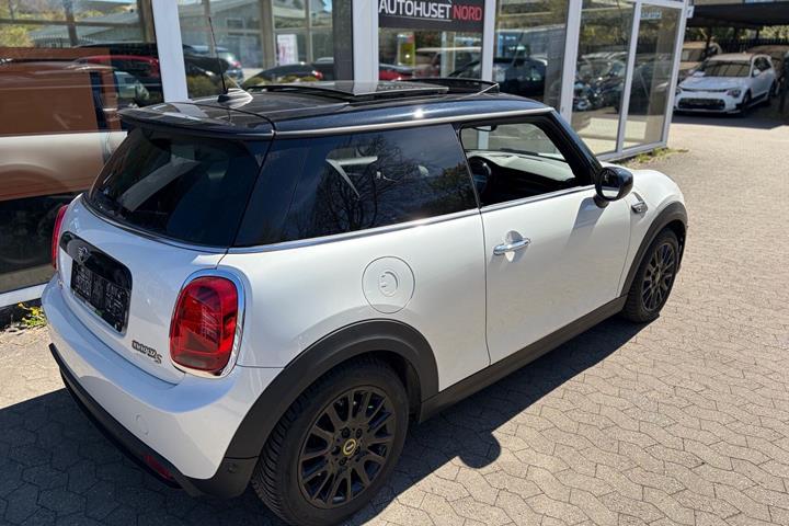Hvid Mini Cooper fra 2023