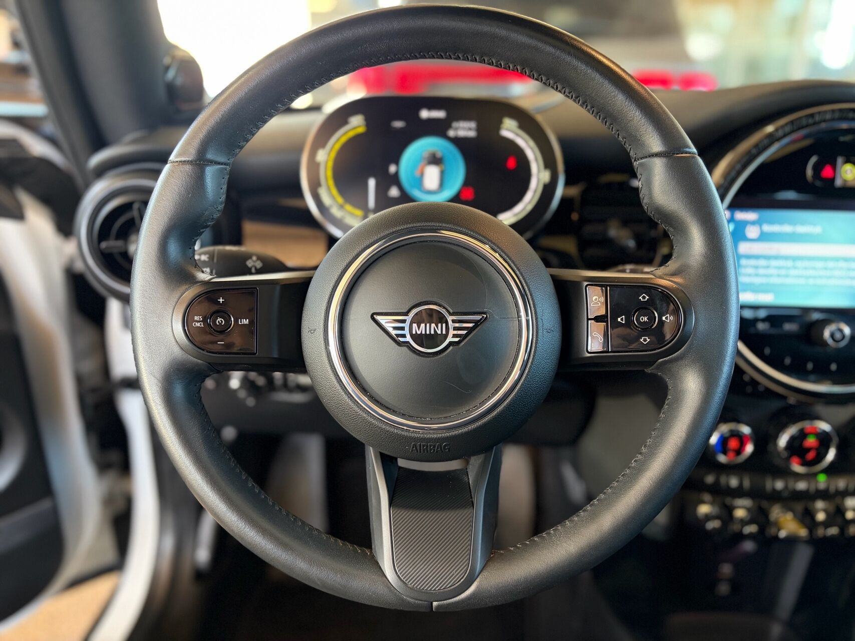 Hvid Mini Cooper fra 2023