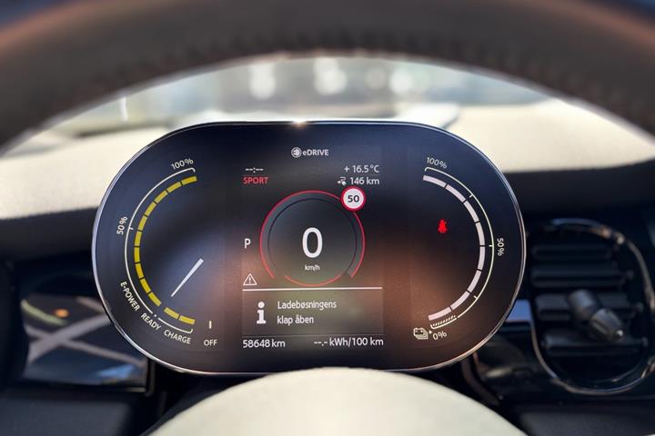 Hvid Mini Cooper fra 2023