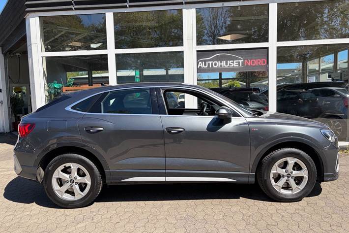 Grå Audi Q3 fra 2021