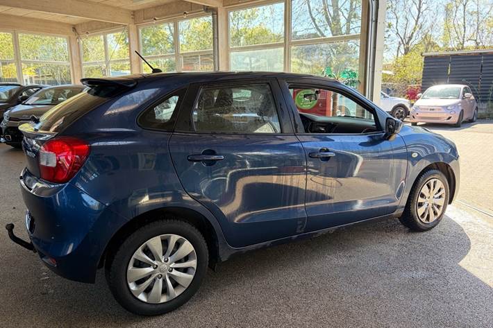 Blå Suzuki Baleno fra 2020