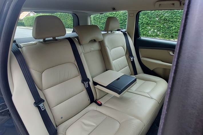 Grå Volvo V70 fra 2011