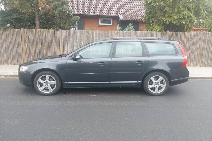 Grå Volvo V70 fra 2011