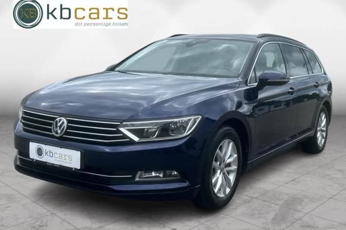 Blå VW Passat fra 2018
