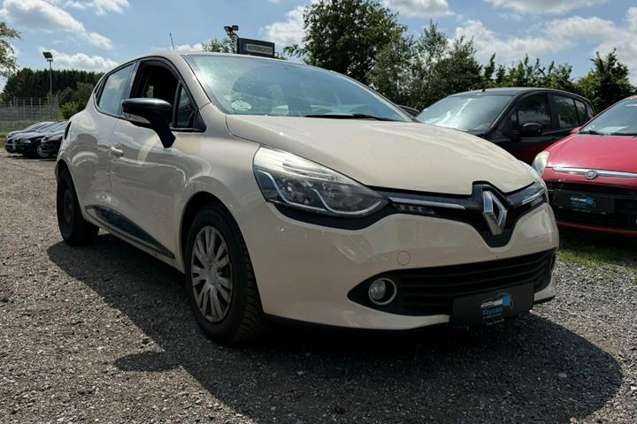 Orange Renault Clio IV fra 2015