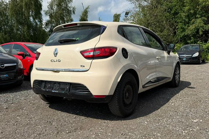 Orange Renault Clio IV fra 2015