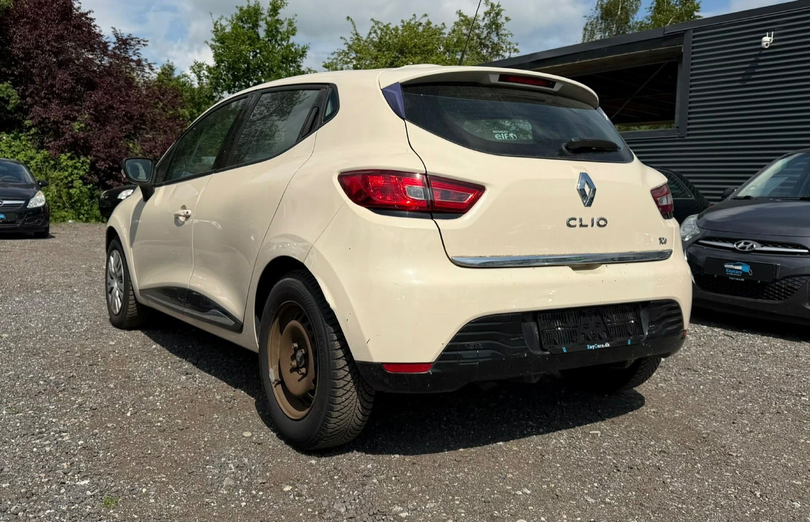 Orange Renault Clio IV fra 2015