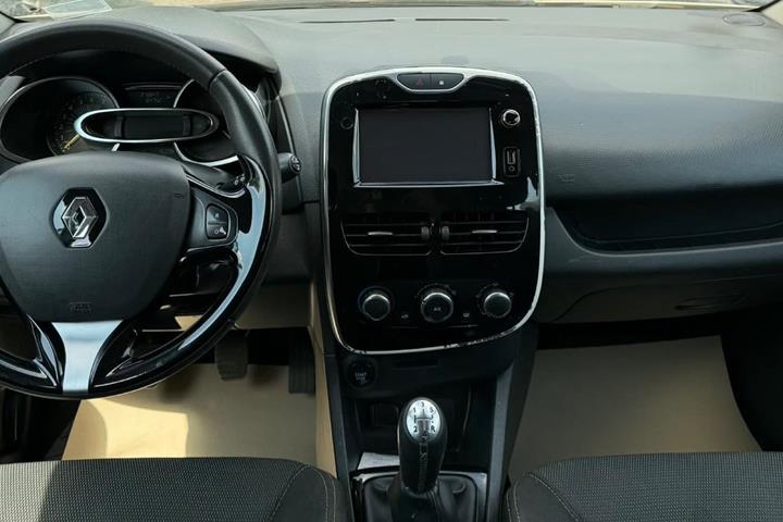Orange Renault Clio IV fra 2015