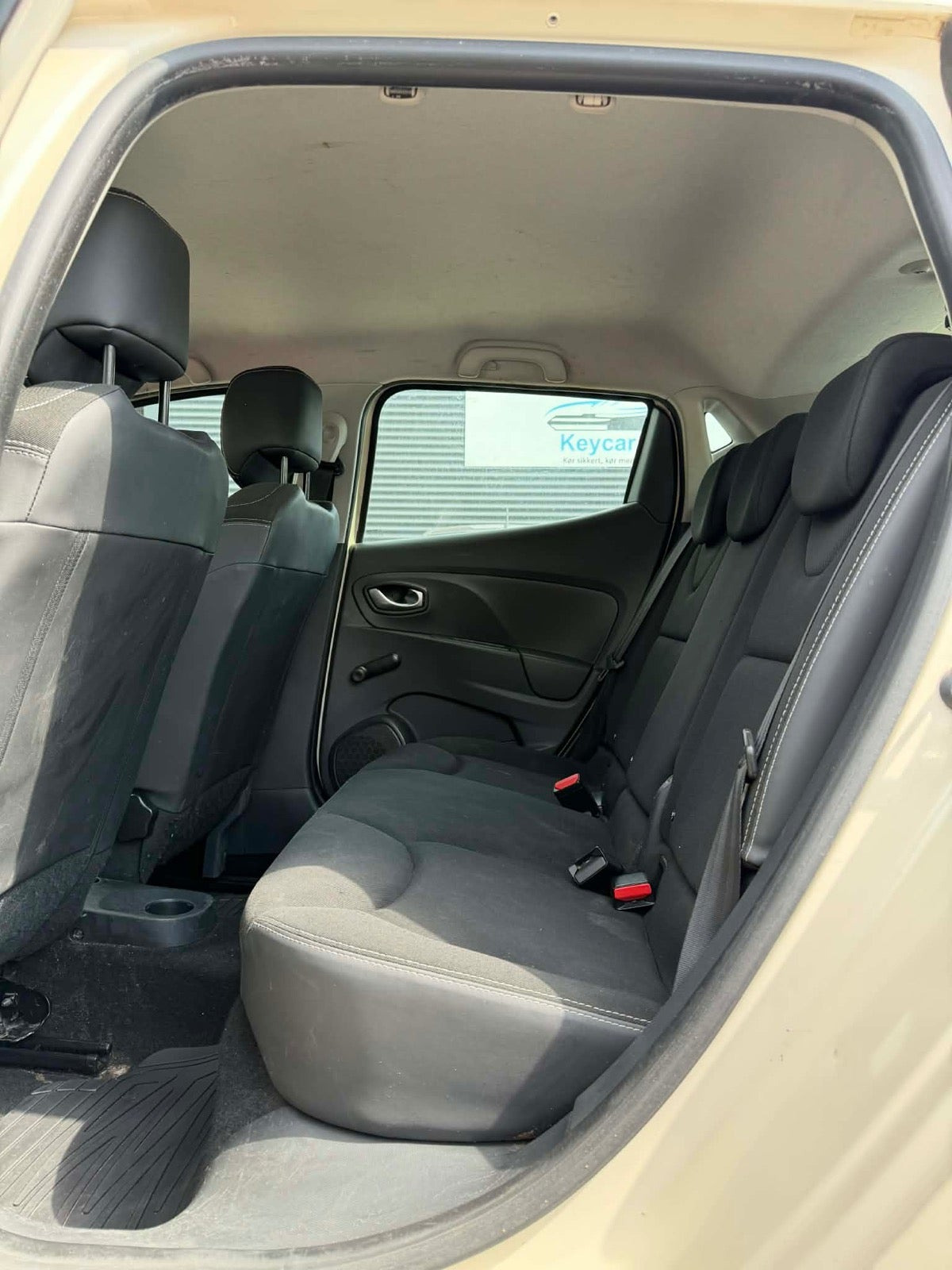 Orange Renault Clio IV fra 2015