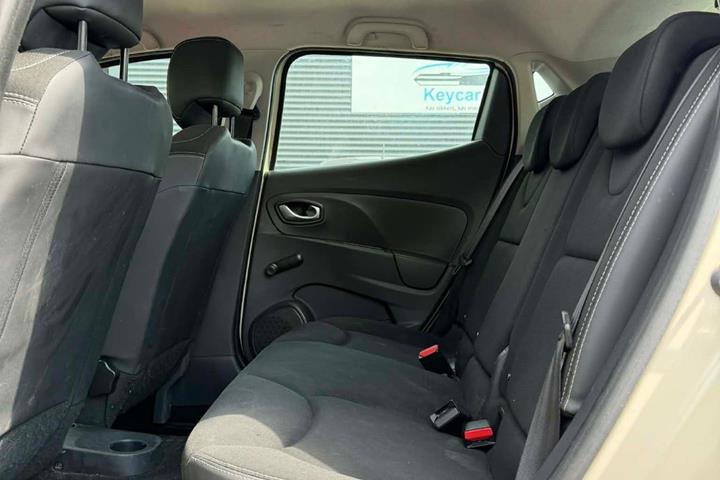 Orange Renault Clio IV fra 2015